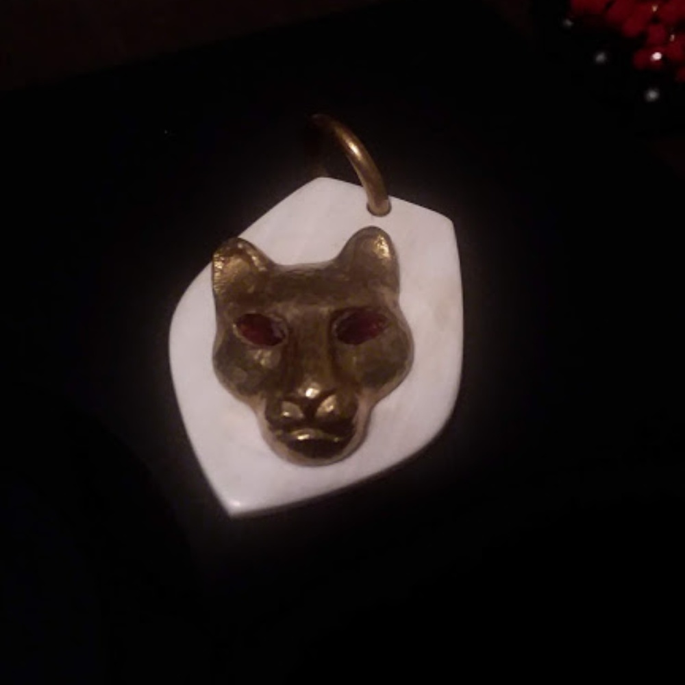 Ashley Pittman Pendant leopard heads with garnet